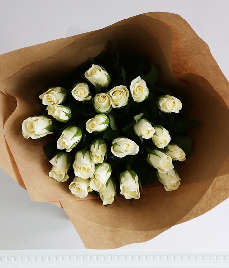 24 Fairtrade White Roses