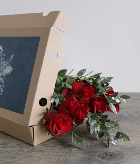 Letterbox Christmas Roses | Free Chocolate